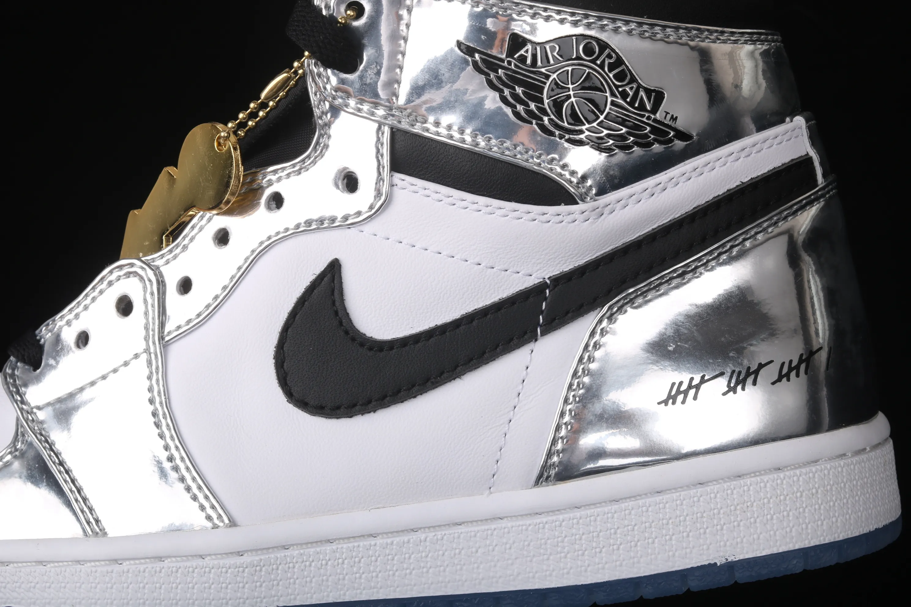 All categories Air Jordan Jordan series basketball shoes Air Jordan 1 High #ZG version Air Jordan 1 Pass The Torch AJ1 Joe 1 Leonard liquid electroplating silver AQ7476-016